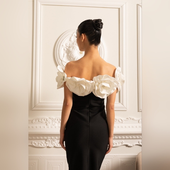 NWT Elegant Black and White Floral Dress - Picture 6 of 9